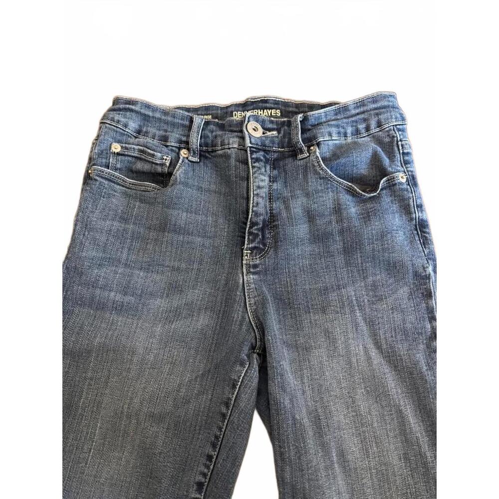 denver hayes light wash flare jeans – size 6 x 32L
